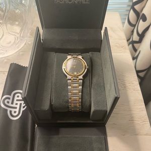 EUC 💯 Authentic Women’s Gucci-Elegant and Must-have Timepiece.